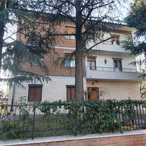 Villa Bifamiliare In Vendita a Modena